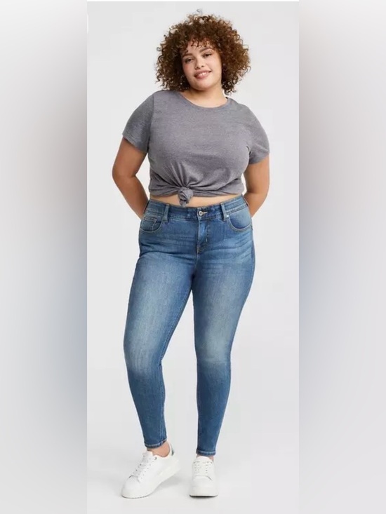torrid Denim - torrid Light Wash Skinny Jeans - Blue